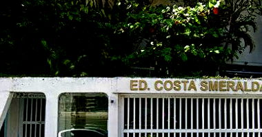 Apartamento de 288m² com 4 quartos no Condomínio Costa Smeralda, Guarujá/SP