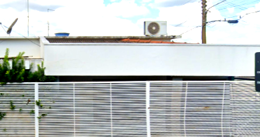 Prédio com 135m² em terreno de 230m², desocupado