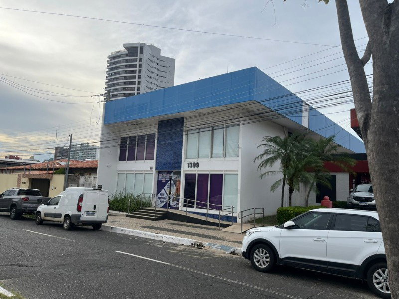 Prédio Comercial com 2 pavimentos, 450m² de terreno e 236,80m² construídos