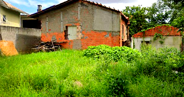 Terreno 425,55m² com construção de 92,35m²