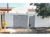 Casa em Leilão com 3 Quartos e 2 Banheiros