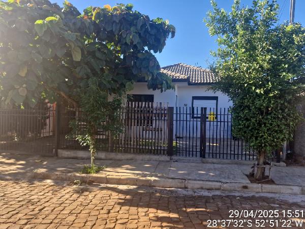 Casa 2 quartos com área construída de 55,69m² e terreno de 188,26m²
