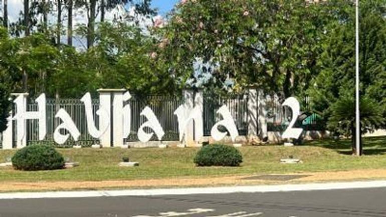 Casa em Condomínio 263m² com 3 Suítes e Escritório