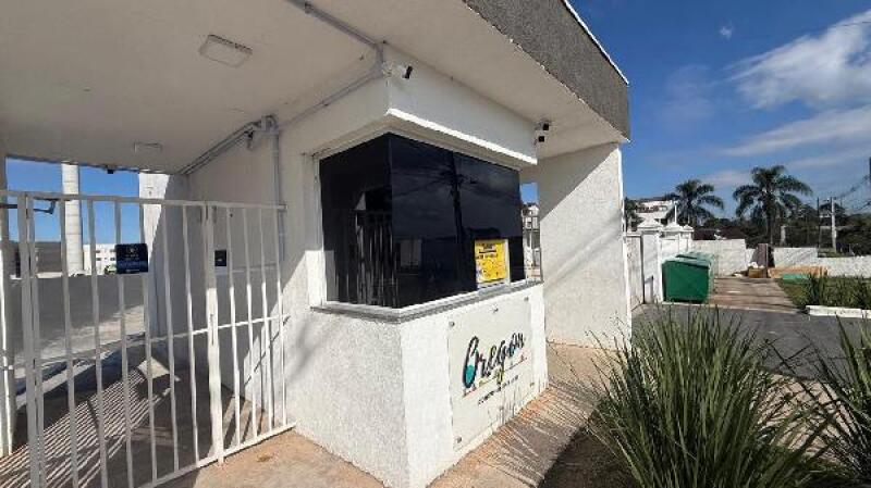 Apartamento com 2 Quartos e Vaga em Condomínio