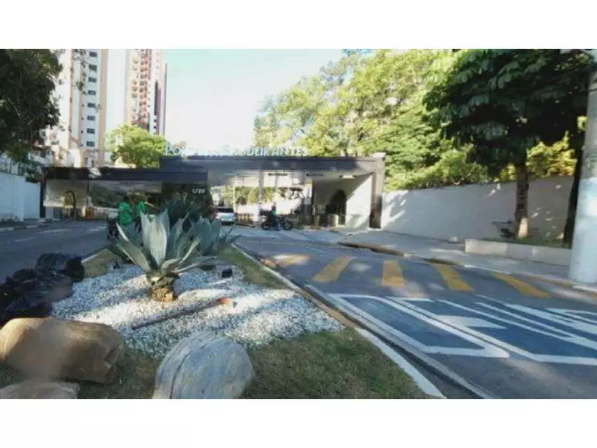 Apartamento com 2 Quartos e 1 Suíte em Leilão