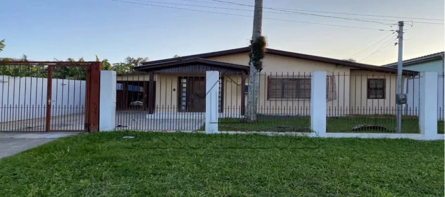 Casa com 3 quartos, 195m², desocupada em Guaíba/RS