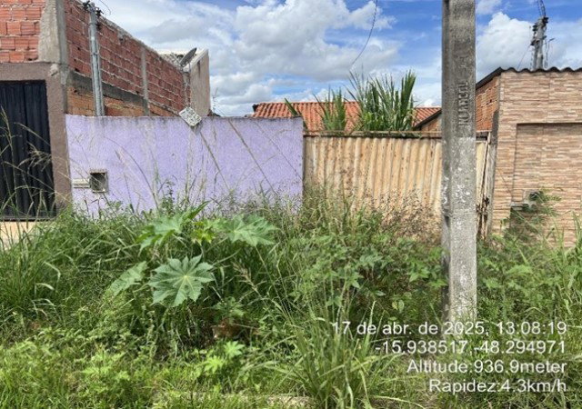 Casa residencial com 3 quartos e 2 banheiros, área construída de 61.87m²