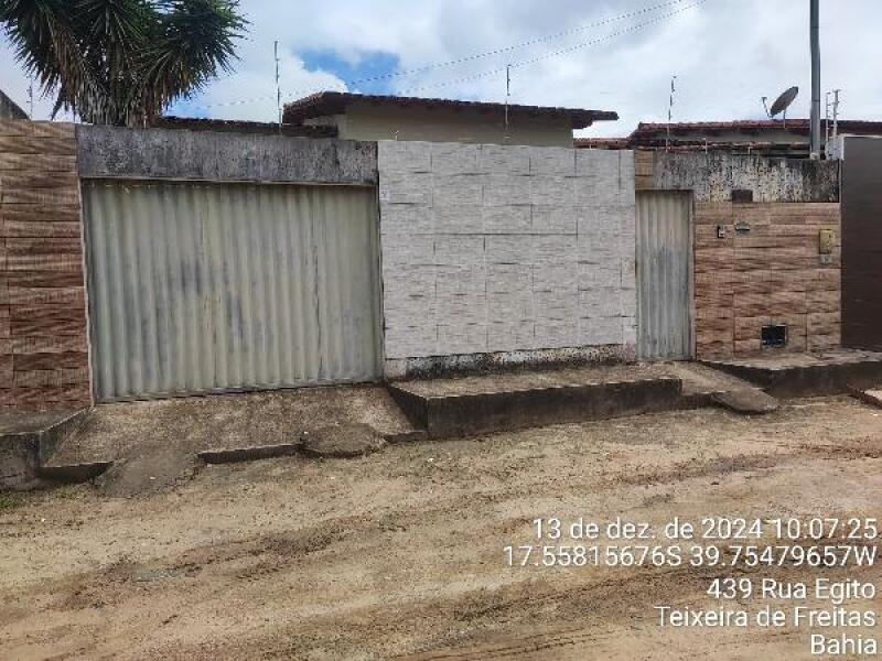Casa com 2 Quartos e 200 m² de Terreno em Teixeira de Freitas