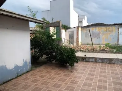 Casa com 2 prédios mistos, ideal para investimento