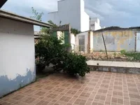 Casa com 2 prédios mistos, ideal para investimento