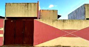 Casa com 1 quarto, 1 vaga e 61,75m² construída, desocupada