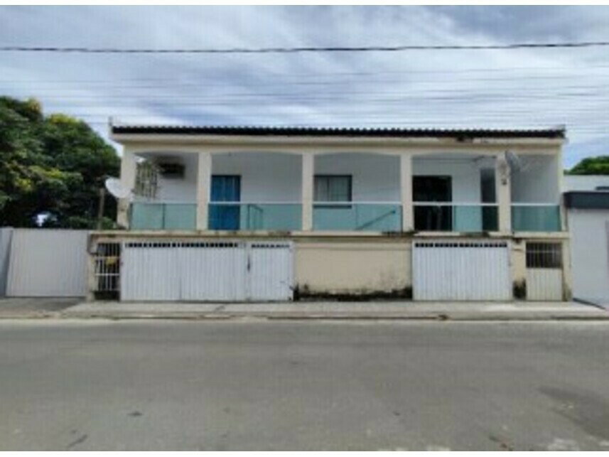 Casa em Leilão com 336m² Construída e 300m² de Terreno
