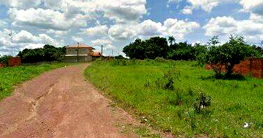 Casa com 2 quartos, varanda, área construída 68,1m², terreno 212,5m²