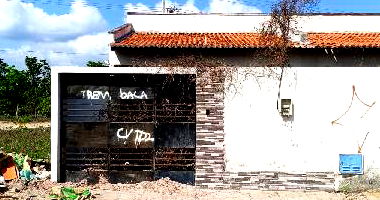 Casa com 2 quartos, 2 banheiros, 1 vaga e 76m² construída