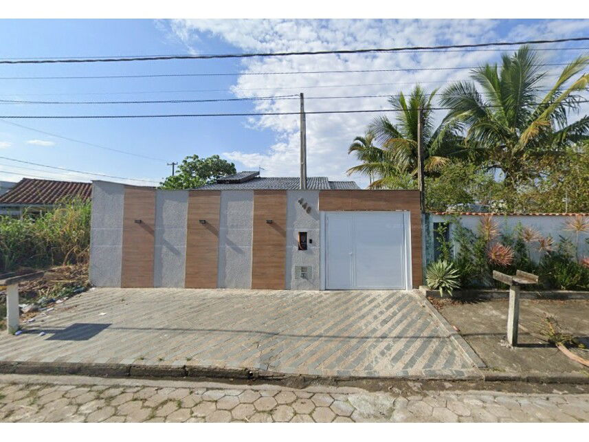Casa Ocupada com 3 Quartos e 2 Banheiros em Itanhaém