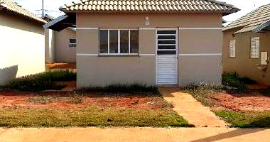 Casa com 2 Quartos e 1 Vaga em Aracatuba