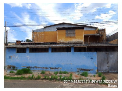Prédio com lance de R$ 208 mil
