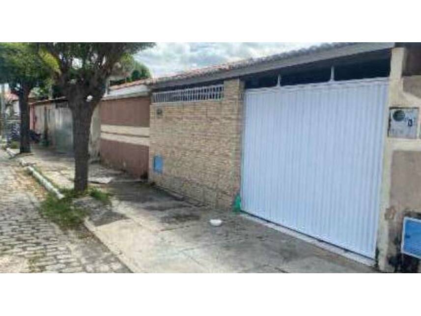Casa Ocupada com 1 Vaga em Jaguaribara - Oportunidade Única