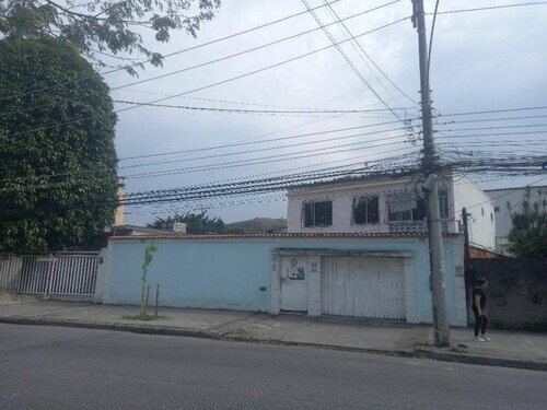 Casa Ocupada com 4 Quartos no Rio de Janeiro