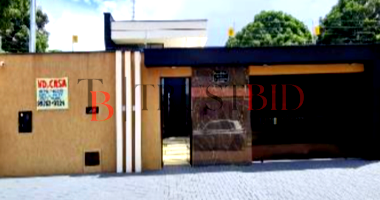 Casa com 187m² construída em terreno de 360m², ocupada