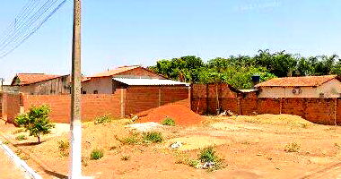 Espaçoso Terreno de 410m² no Centro, Ideal para Novos Projetos