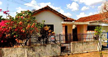 Casa antiga com 72,05m² e terreno de 476,30m² em Catanduva/SP