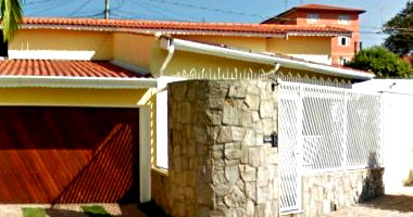 Imóvel Residencial com Piscina e Churrasqueira - 252m²