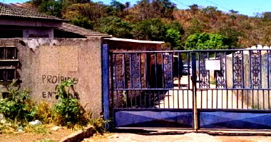 Casa residencial com 3 quartos, ocupada, área não informada