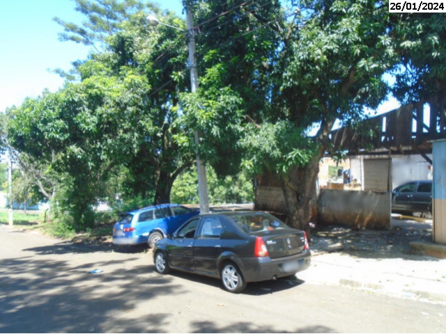 Edificação com 300m² em terreno de 774,69m², obra inacabada