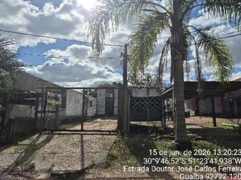 Casa com 2 Quartos e Vaga de Garagem em Condomínio