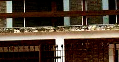 Casa padrão com 3 quartos, 3 banheiros e 1 vaga, ocupada