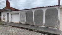 Casa padrão com 3 quartos, 2 banheiros e 1 vaga, área total 162m²