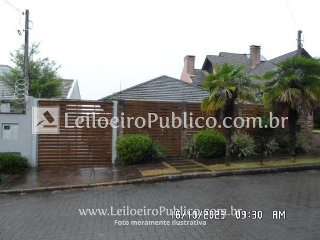 Casa com 1 quarto, 1 banheiro, 1 vaga e 241,93m² construída