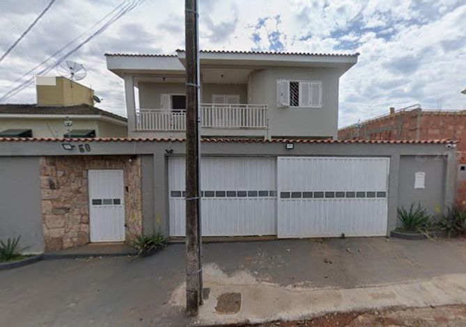 Casa com 4 quartos em Alfenas-MG