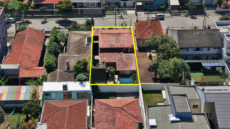 Imóvel Residencial em Curitiba com 414m² de Terreno