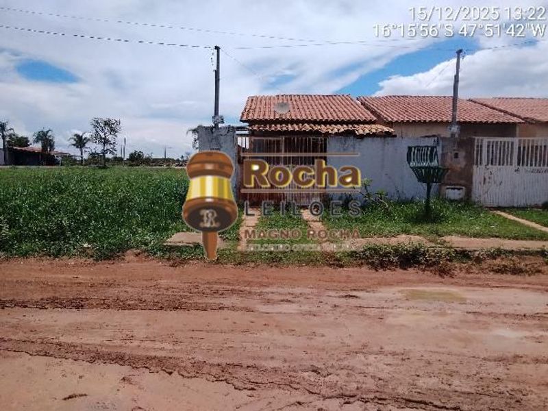 Casa com 2 quartos e 1 vaga em Luziânia