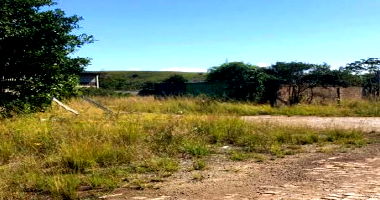 Sítio com 5.000m², área edificada 1.010m², área descoberta 3.990m², área de serviço