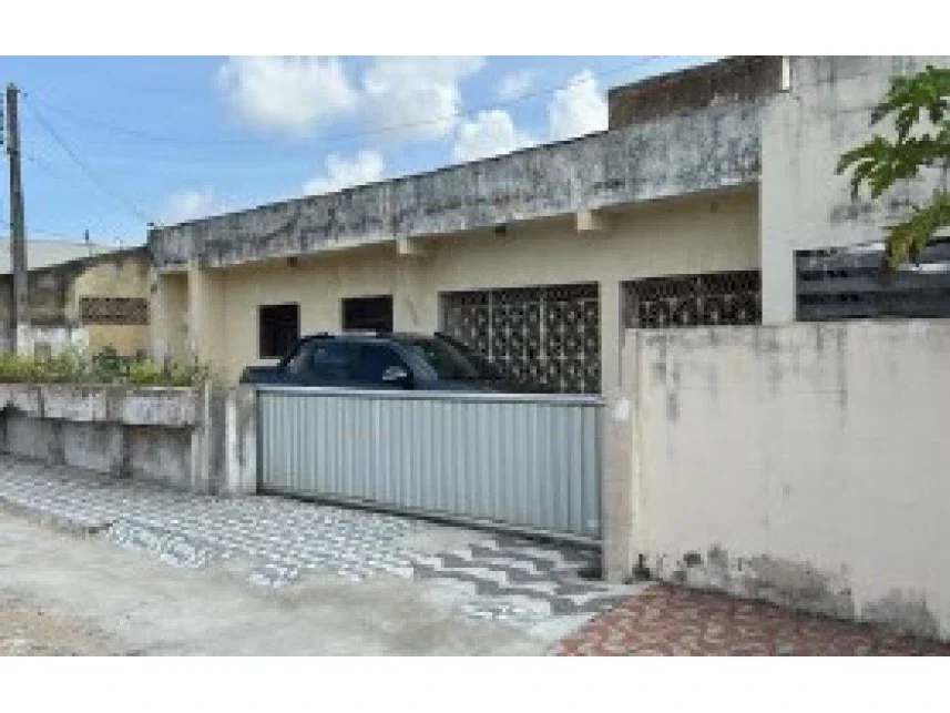 Casa ocupada com 101,30 m² construída