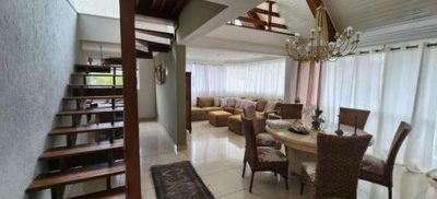 Luxuoso Apartamento com Piscina e 3 Vagas em Curitiba