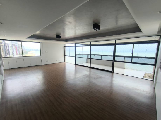 Apartamento com 3 vagas de garagem, 301,86 m²