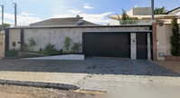 Casa com 3 suítes, piscina e garagem para 2 carros