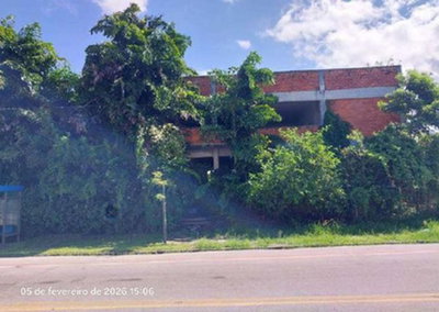 Prédio Comercial de 879m² em Esquina