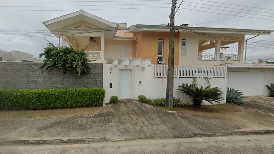Casa com 179.6m² construída, 523.88m² terreno, ocupada