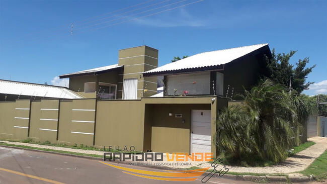 Casa de Alto Padrão com 247,15 m² no Loteamento Martins Jorge