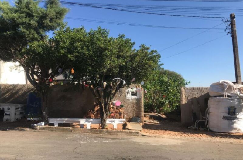 Casa com 3 Edificações e 300m² em Vila Maschietto