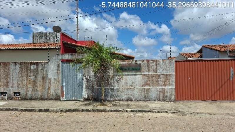 Casa com 2 quartos, 2 banheiros e 1 vaga de garagem