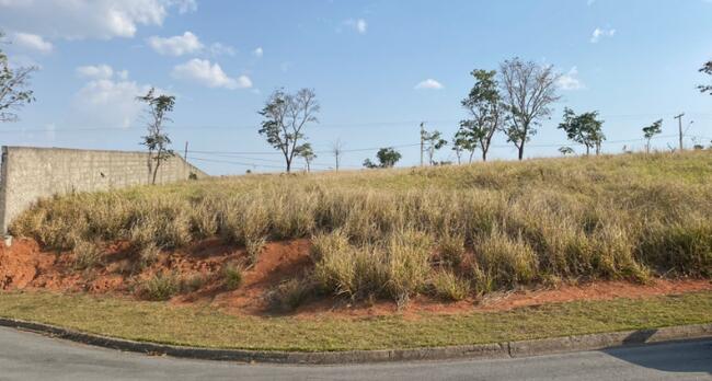 Terreno de 1.082,10m² em condomínio