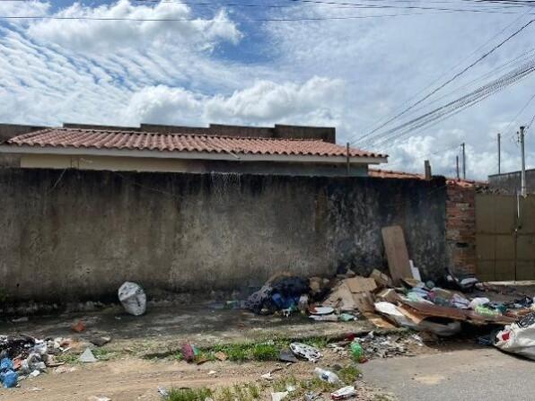 Casa com 2 quartos, 1 banheiro, 60m² área privativa, 1 vaga