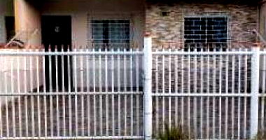 Casa aconchegante com 2 quartos, 1 banheiro e 50 m² construída - Ocupada