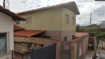 Casa em terreno de 700m² com fração ideal de 6,25%